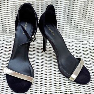 Suede strap sandal with gold detail